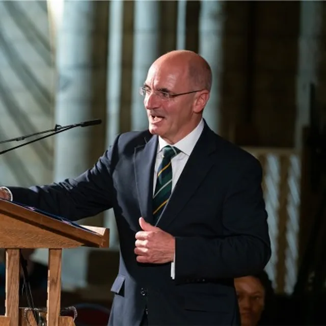 Dick Elsy CBE FREng speaking at a lectern, referenced in Chapter 1 for lessons in engineering leadership, fact-based judgement and decision-making.